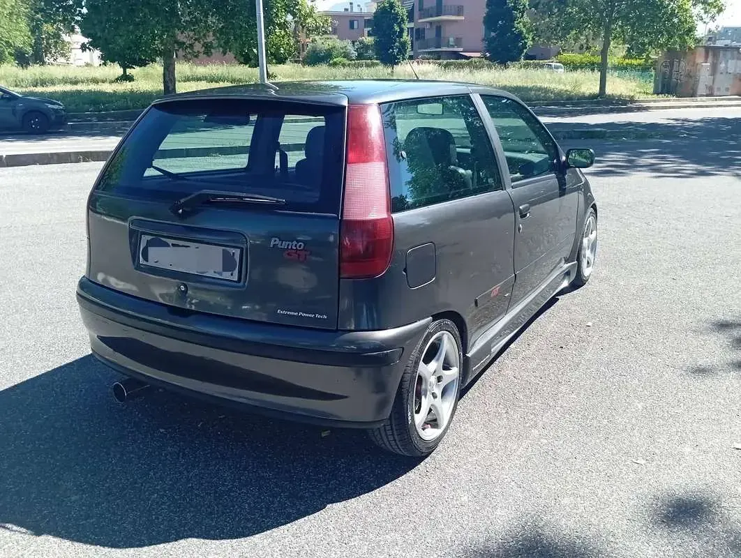 Usata Fiat Punto 133 CV (97 kW) 1994 Grigio Berlina