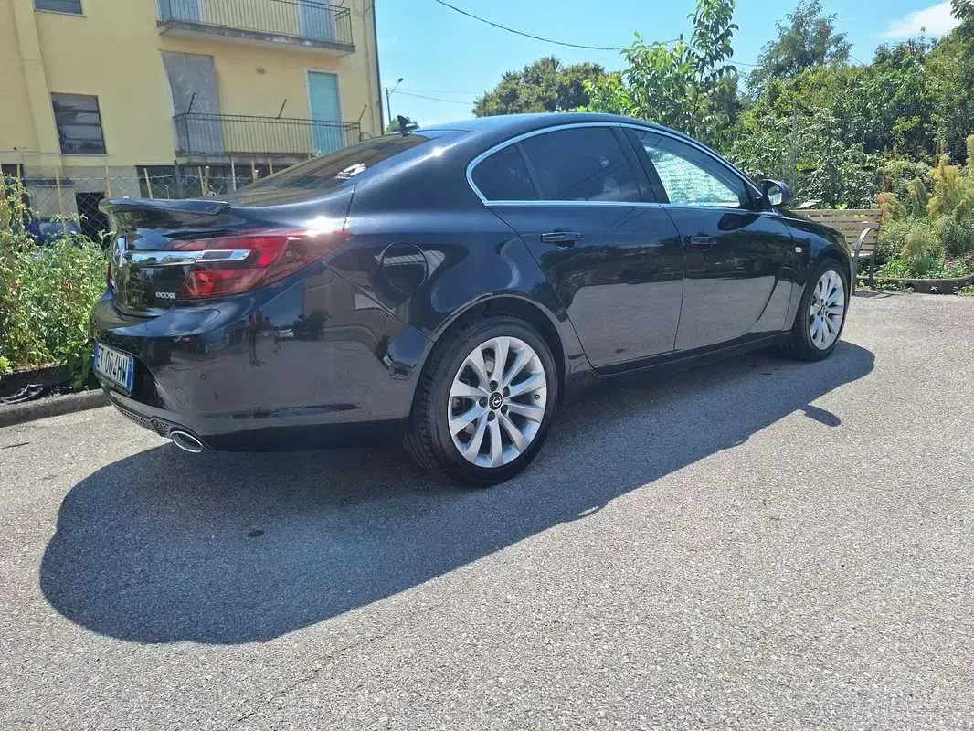 Usata Opel Insignia Cosmo 140 CV (102 kW) 2013 Nero Berlina