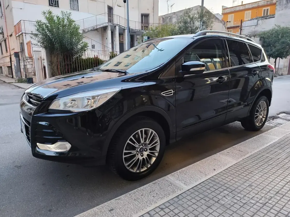 Usata Ford Kuga 163 CV (119 kW) 2014 Nero SUV