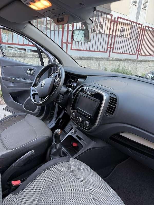 Usata Renault Captur Zen 90 CV (66 kW) 2016 Grigio SUV