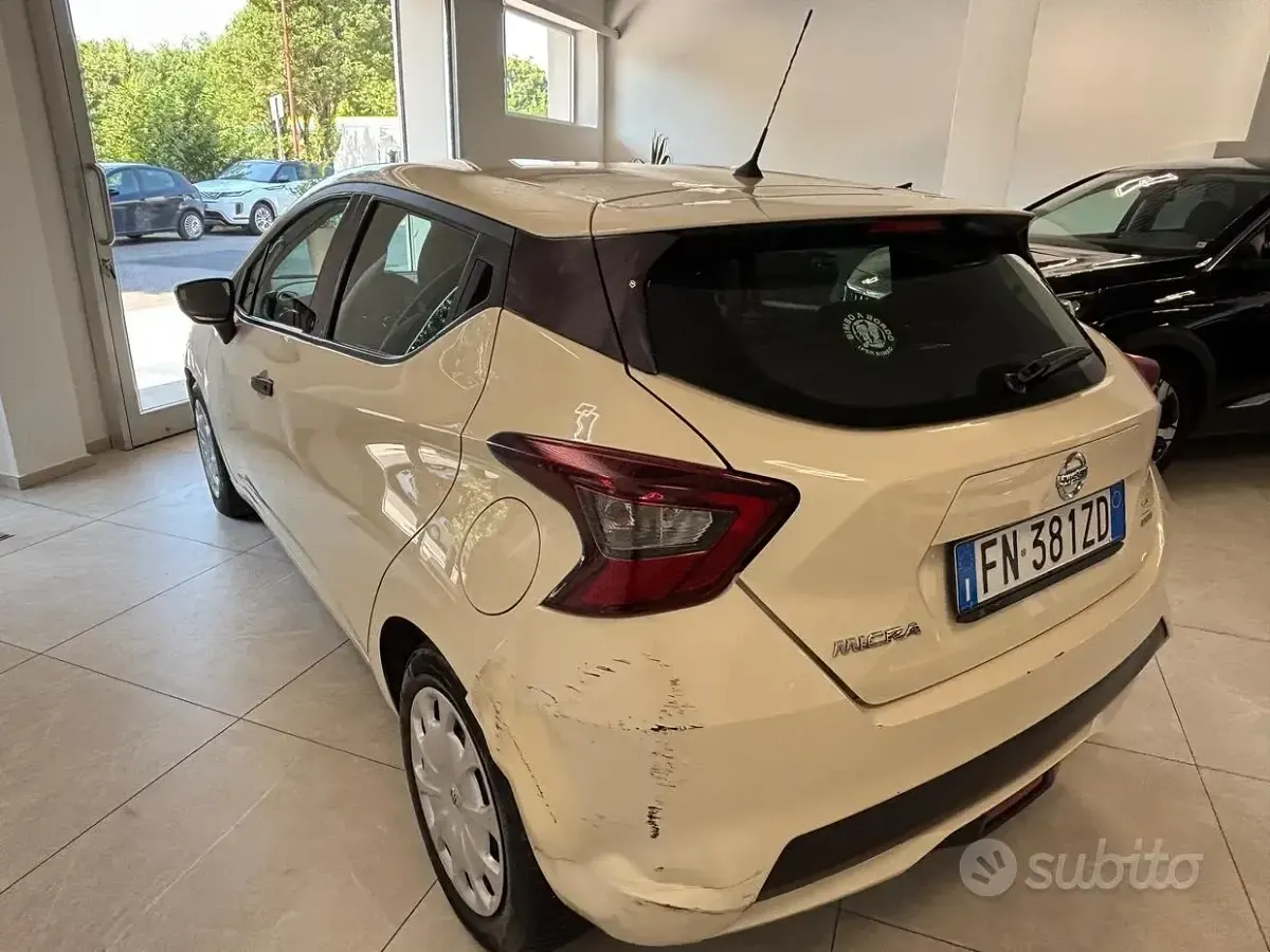 Usata Nissan Micra Tekna 71 CV (52 kW) 2018 Beige Utilitaria