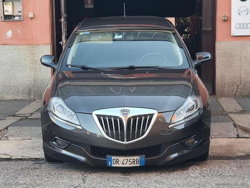 Usata Lancia Delta 120 CV (88 kW) 2008 Grigio Utilitaria