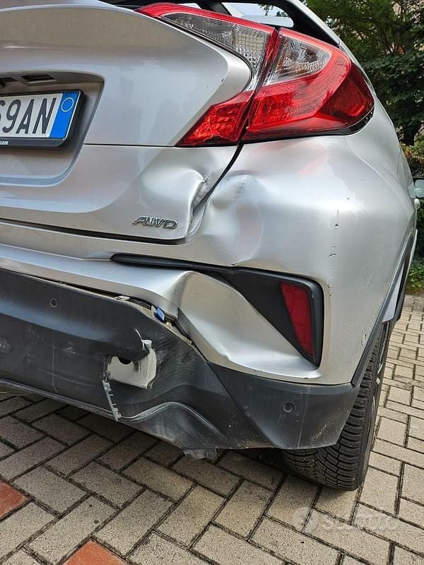 Usata Toyota C-HR Lounge 116 CV (85 kW) 2017 Grigio SUV