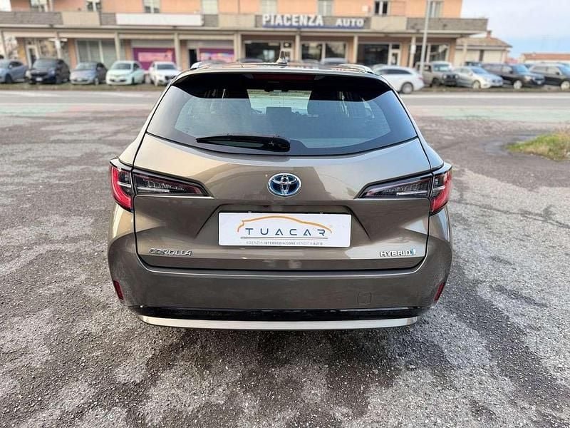 Usata Toyota Corolla Active 122 CV (89 kW) 2021 Marrone Berlina