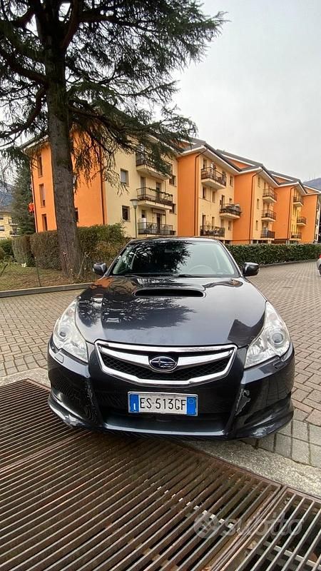 Usata Subaru Legacy 150 CV (110 kW) 2010 Grigio Station wagon