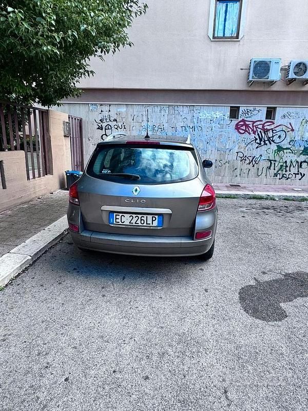 Usata Renault Clio GrandTour 85 CV (62 kW) 2010 Grigio Station wagon