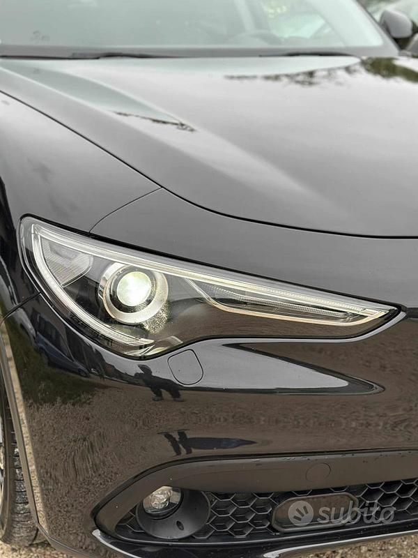 Usata Alfa Romeo Stelvio Super 179 CV (131 kW) 2018 Nero SUV