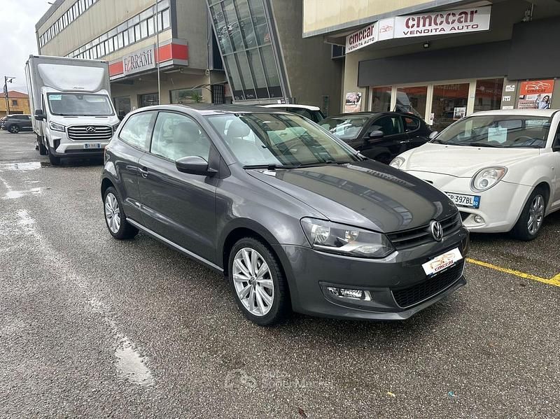Usata VW Polo 105 CV (77 kW) 2011 Gray Utilitaria