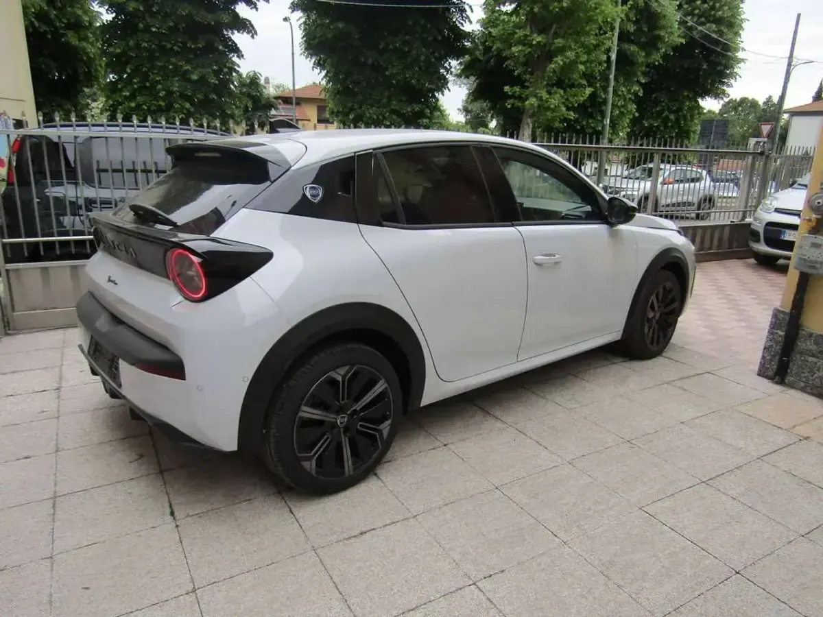 Nuova Lancia Ypsilon 110 CV (80 kW) 2025 Bianco Utilitaria