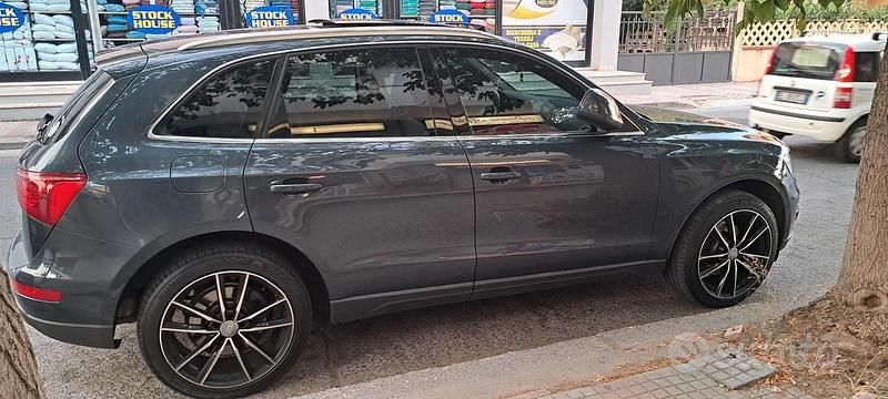 Blu Usata 2009 Audi Q5 SUV | 10.500 € (Molto cara) - Immagine 1/4