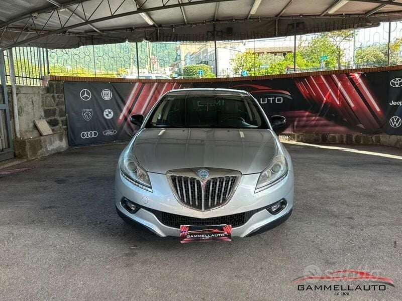 Argento Usata 2011 Lancia Delta Tre volumi | 5490 € (Buon prezzo) - Immagine 1/2