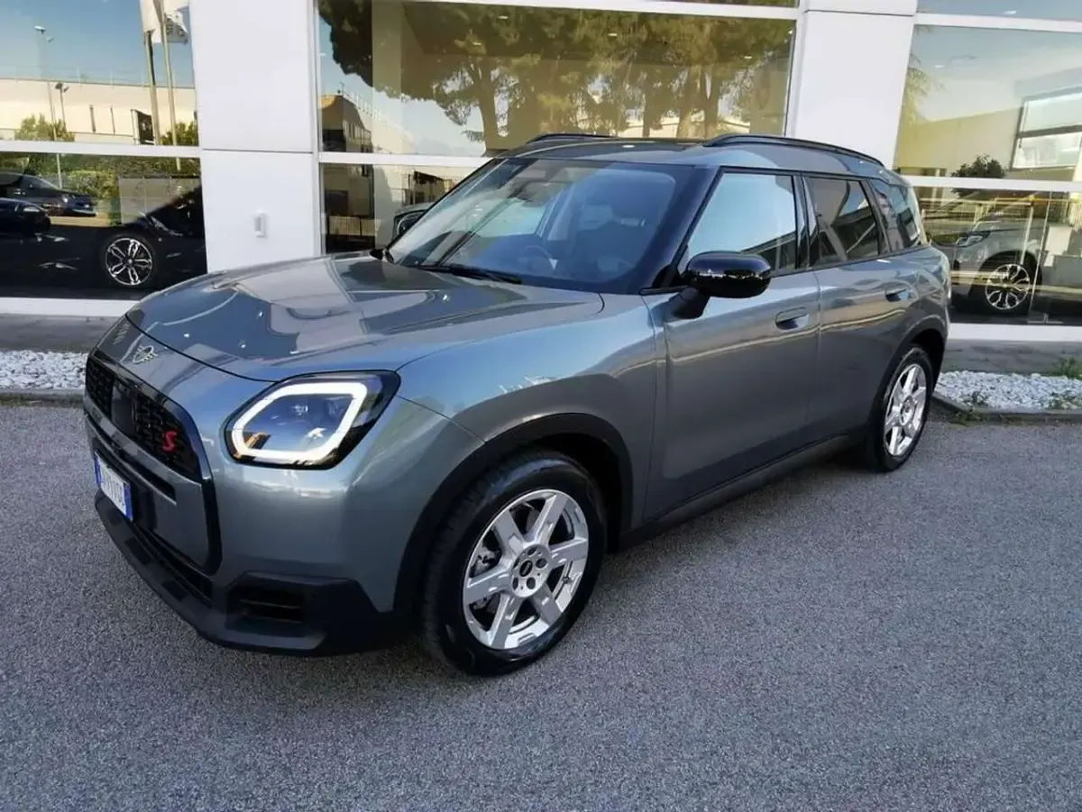 Usata Mini Cooper Countryman Classic 218 CV (160 kW) 2024 Smokey green SUV