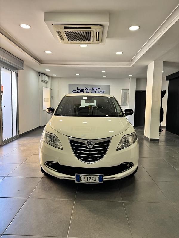 Usata Lancia Ypsilon S 95 CV (69 kW) 2013 Bianco Utilitaria