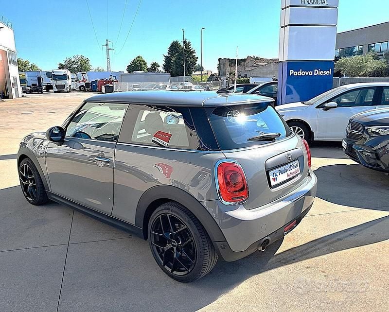 Begagnad Mini ONE 75 HK (55 kW) 2019 Grå Halvkombi