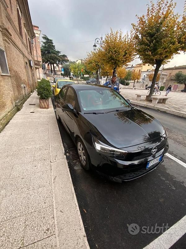 Usado Opel Corsa 2024 Negro Utilitario