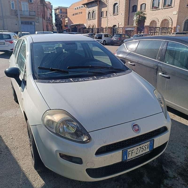 Usata Fiat Punto Lounge 69 CV (50 kW) 2016 Bianco Berlina