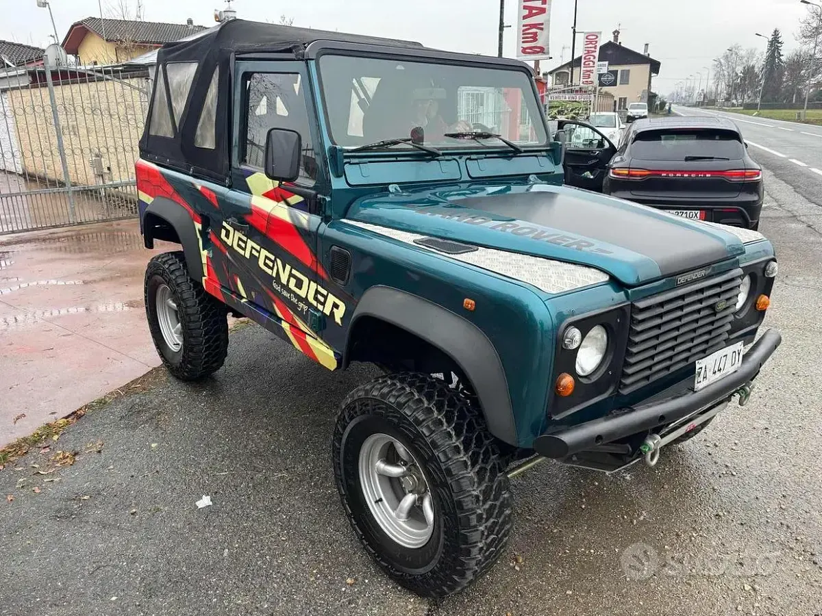 Second-hand Land Rover Defender 122 CP (89 kW) 1998 Albastru Cabrio
