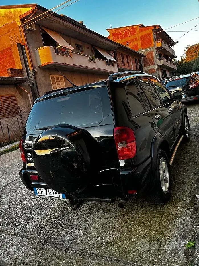 Usata Toyota RAV4 128 CV (94 kW) 2003 Nero SUV
