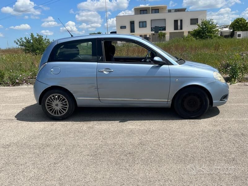 Usata Lancia Ypsilon 90 CV (66 kW) 2008 Blu/azzurro Utilitaria