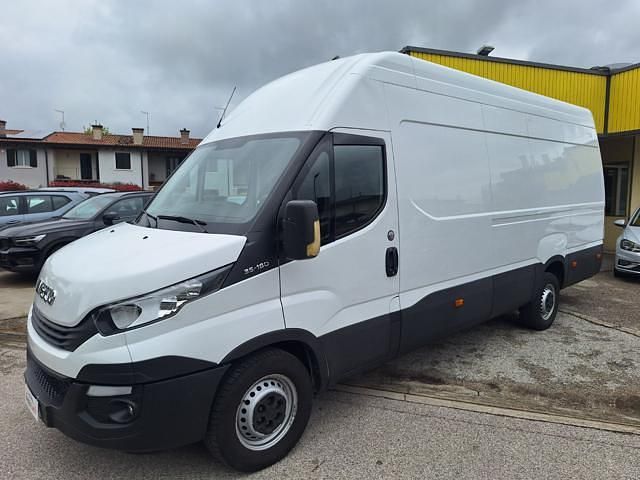 Usata Iveco Daily 179 CV (131 kW) 2019 Bianco pastello Berlina