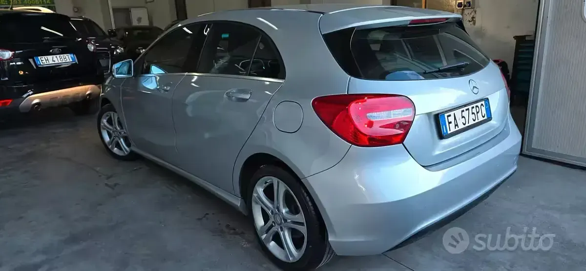 Usata Mercedes A180 Premium 109 CV (80 kW) 2015 Grigio Utilitaria