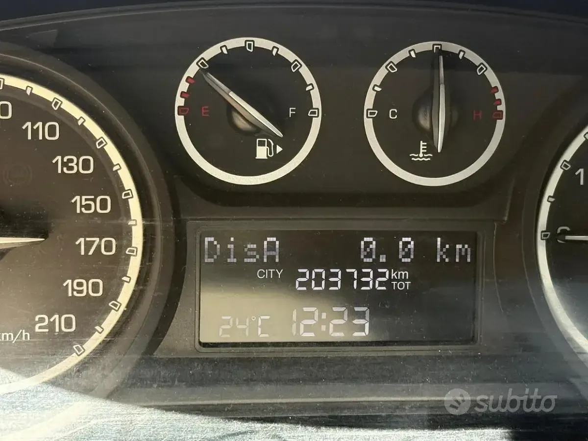 Usata Lancia Ypsilon 69 CV (50 kW) 2014 Nero Utilitaria