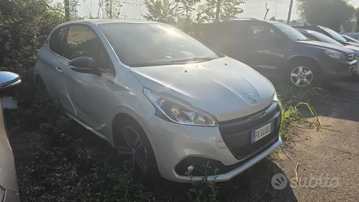 Usata Peugeot 208 GT-line 110 CV (80 kW) 2017 Bianco Utilitaria