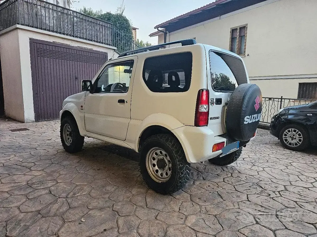 Usata Suzuki Jimny 86 CV (63 kW) 2006 Bianco SUV
