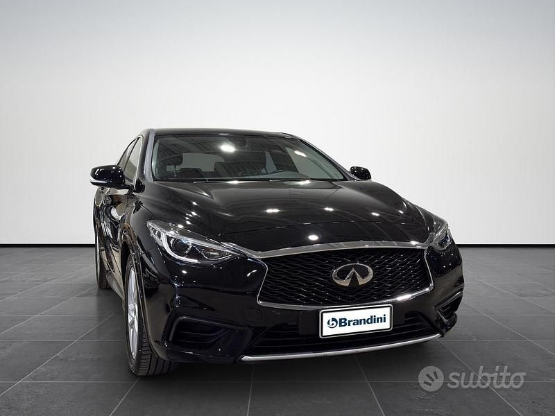 Usata Infiniti Q30 Premium 109 CV (80 kW) 2016 Nero SUV