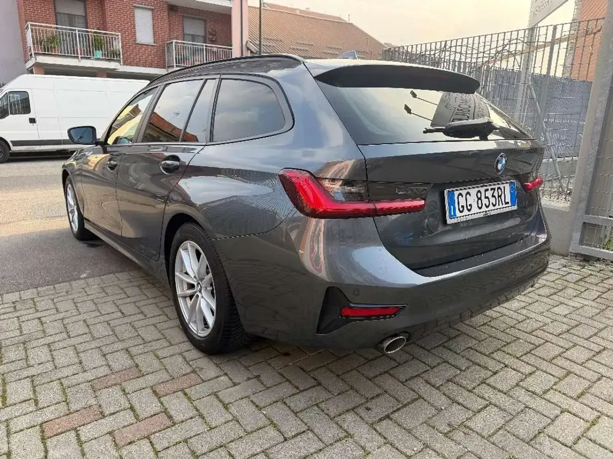 Usata BMW 316 Advantage 122 CV (89 kW) 2021 Grigio scuro Station wagon