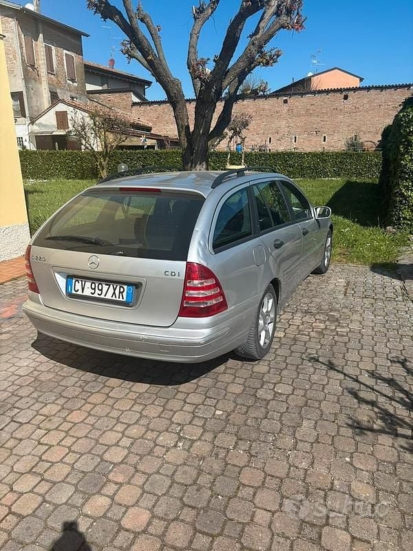 Usata Mercedes C220 150 CV (110 kW) 2005 Grigio Station wagon