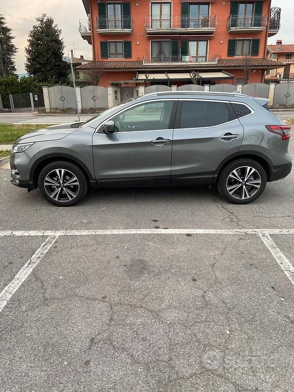 Usata Nissan Qashqai N-Connecta 131 CV (96 kW) 2019 Grigio SUV