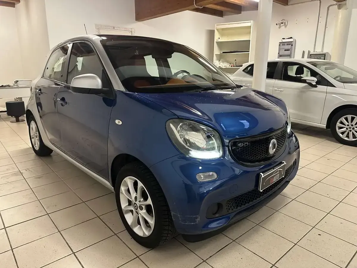 Usata Smart ForFour 71 CV (52 kW) 2015 Blu/azzurro Utilitaria
