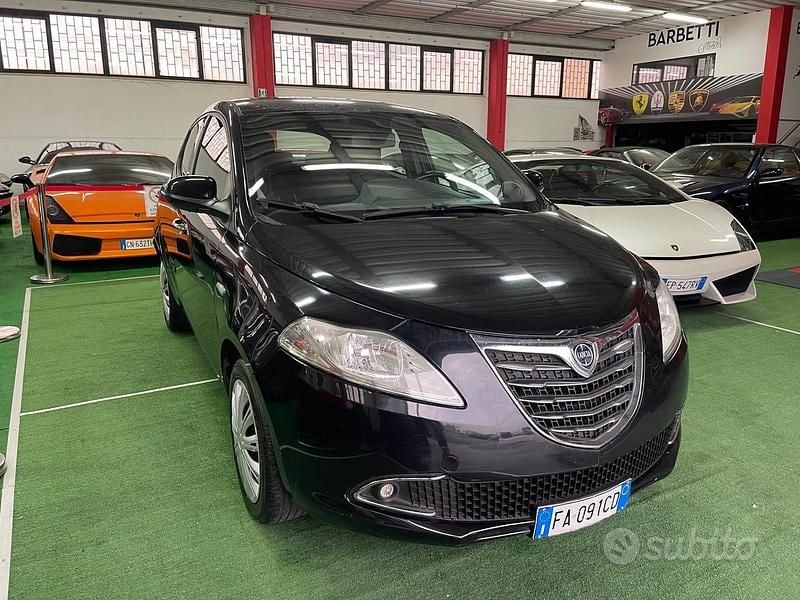 Usata Lancia Ypsilon 69 CV (50 kW) 2015 Nero Utilitaria