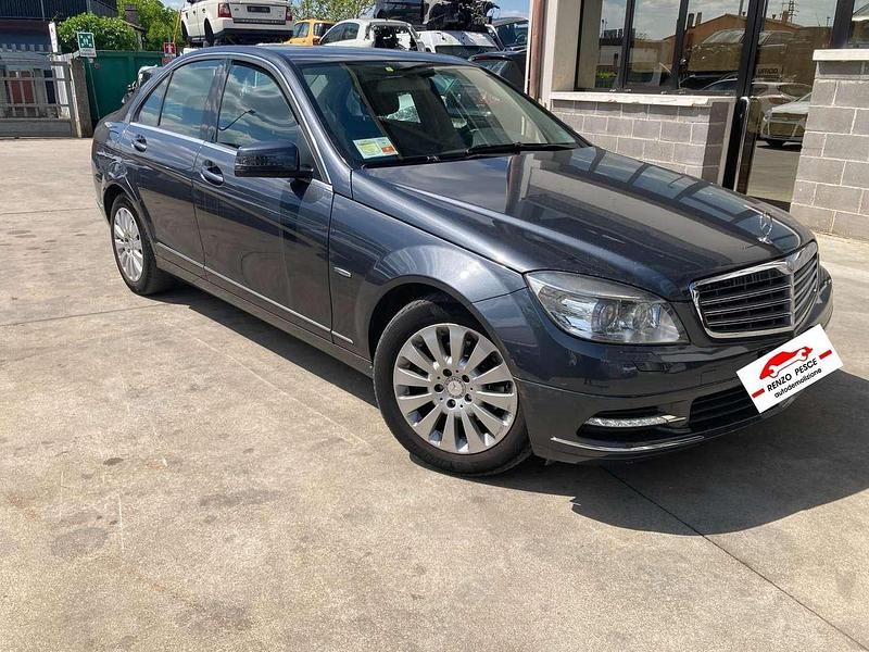 Usata Mercedes C200 Avantgarde 136 CV (100 kW) 2010 Nero Berlina