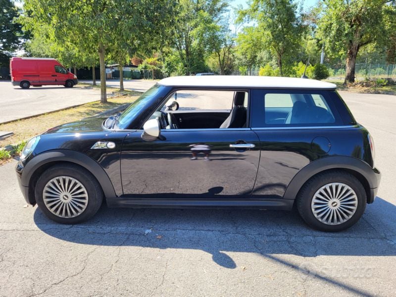 Nero Usata 2009 Mini Cooper Due volumi | 4200 € (Buon prezzo) - Immagine 1/4