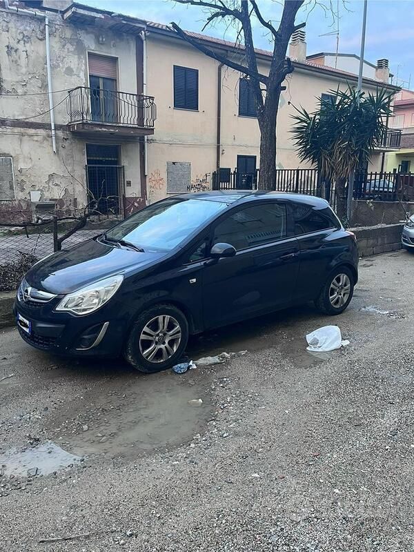 Usata Opel Corsa 2011 Nero Berlina