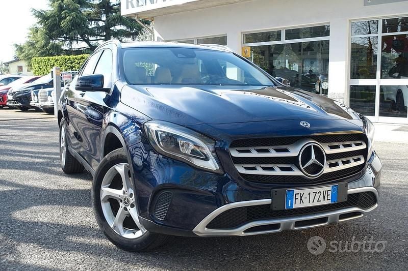 Usata Mercedes GLA180 Premium 109 CV (80 kW) 2017 Blu/azzurro SUV