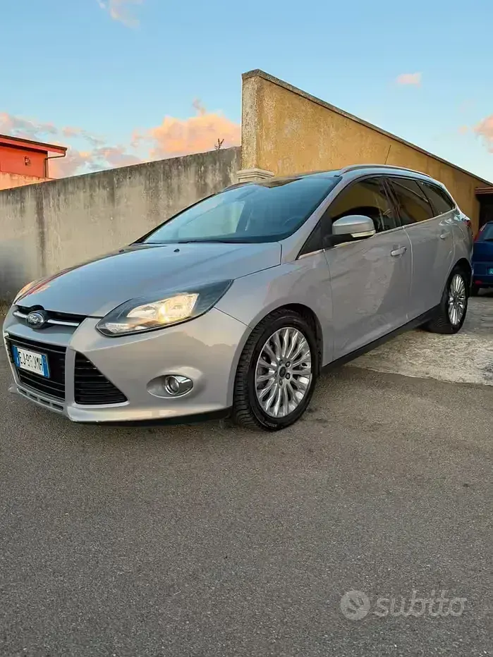 Usata Ford Focus Titanium 115 CV (84 kW) 2011 Grigio Station wagon