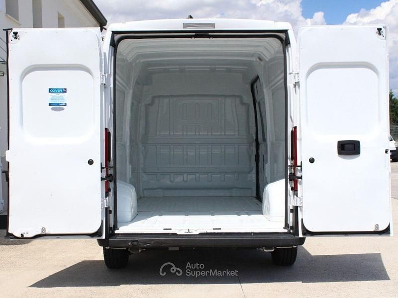 Usata Fiat Ducato 33 120 CV (88 kW) 2022 Bianco pastello Furgone