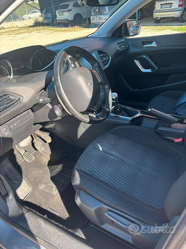 Usata Peugeot 308 SW 115 CV (84 kW) 2015 Grigio Station wagon