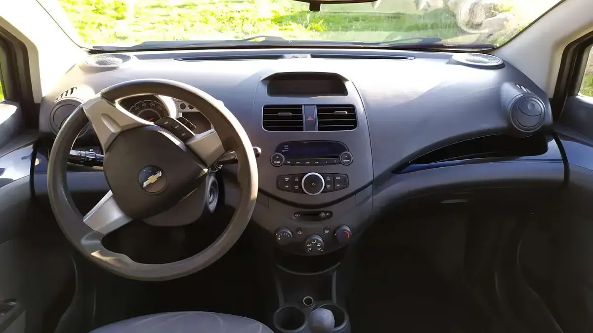 Begagnad Chevrolet Spark LS 82 HK (60 kW) 2010 Vit Halvkombi