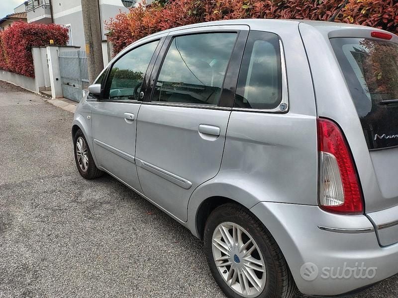 Usata Lancia Musa 77 CV (56 kW) 2009 Grigio Monovolume