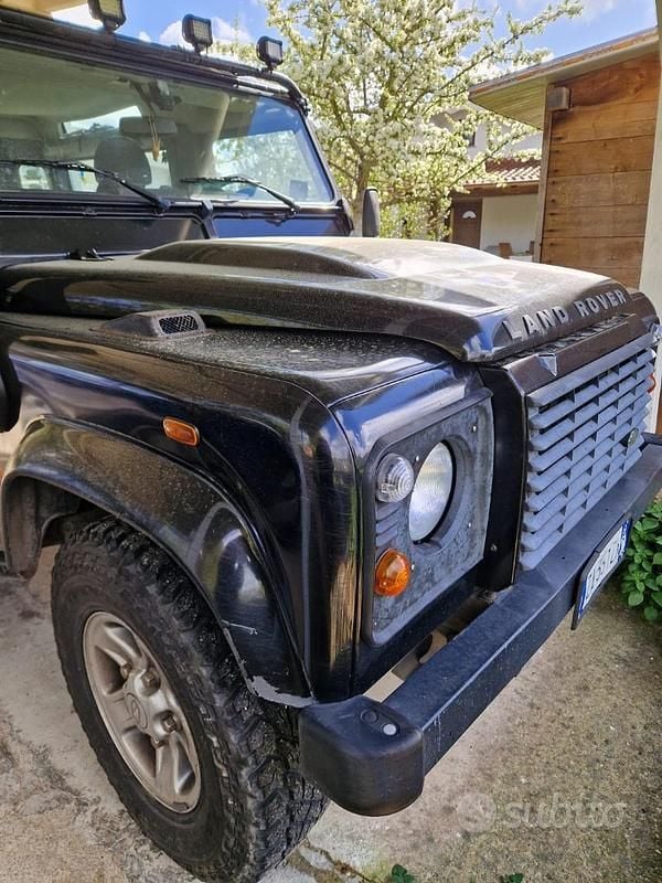 Usata Land Rover Defender 68 CV (50 kW) 2009 Nero SUV