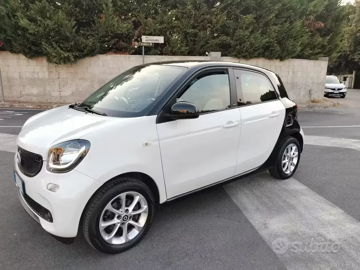 Usata Smart ForFour Passion 71 CV (52 kW) 2015 Bianco Utilitaria