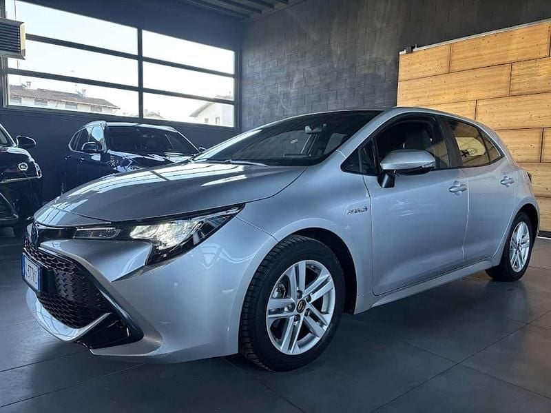 Usata Toyota Corolla Active 98 CV (72 kW) 2021 Argento Berlina