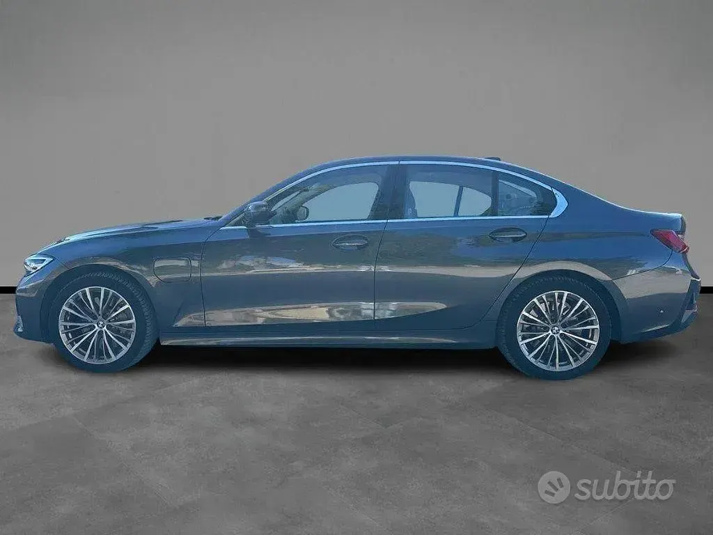 Usata BMW 330 Luxury Line 184 CV (135 kW) 2019 Grigio Berlina