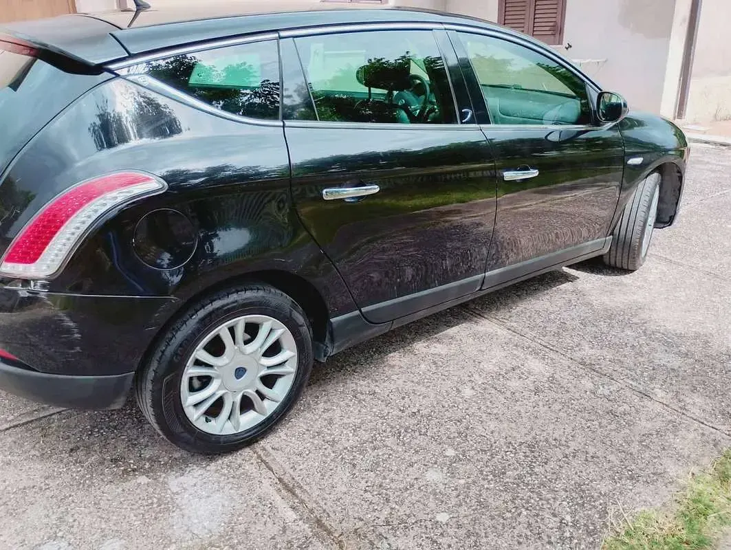 Usata Lancia Delta Silver 120 CV (88 kW) 2012 Nero Utilitaria