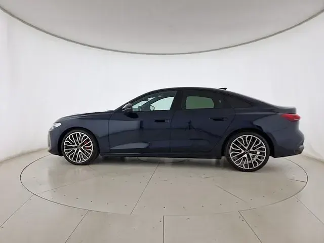 Nuova Audi A5 Sportback Edition .1 204 CV (150 kW) 2025 Blu firmamento metallizzato Utilitaria
