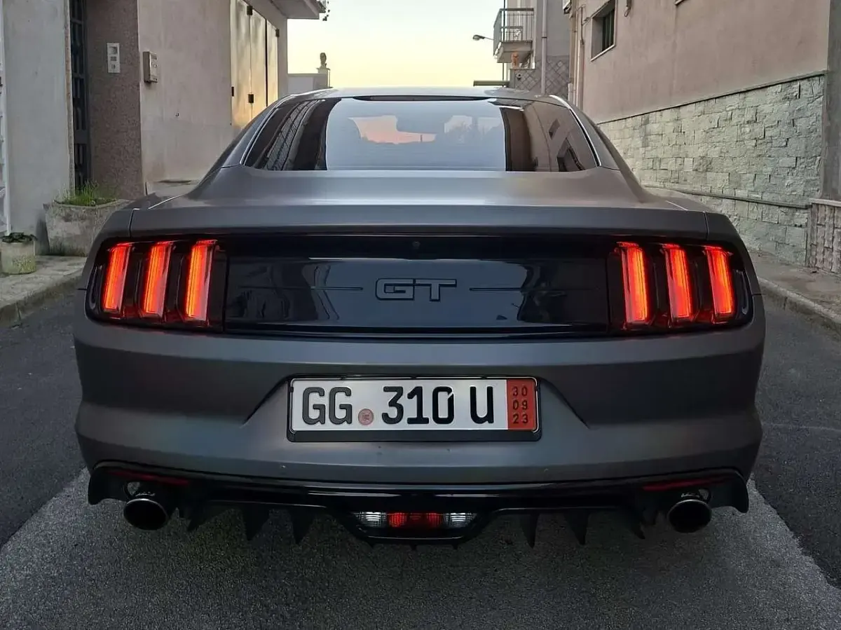 Usata Ford Mustang 426 CV (313 kW) 2016 Grigio Coupé